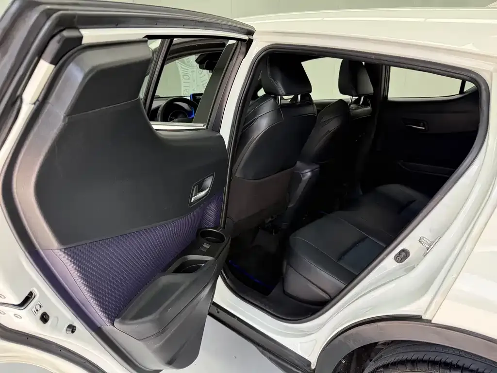 Toyota C-HR — фото 4