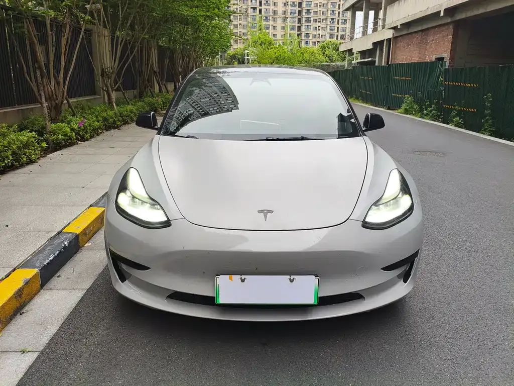 Tesla Model 3 — фото 8