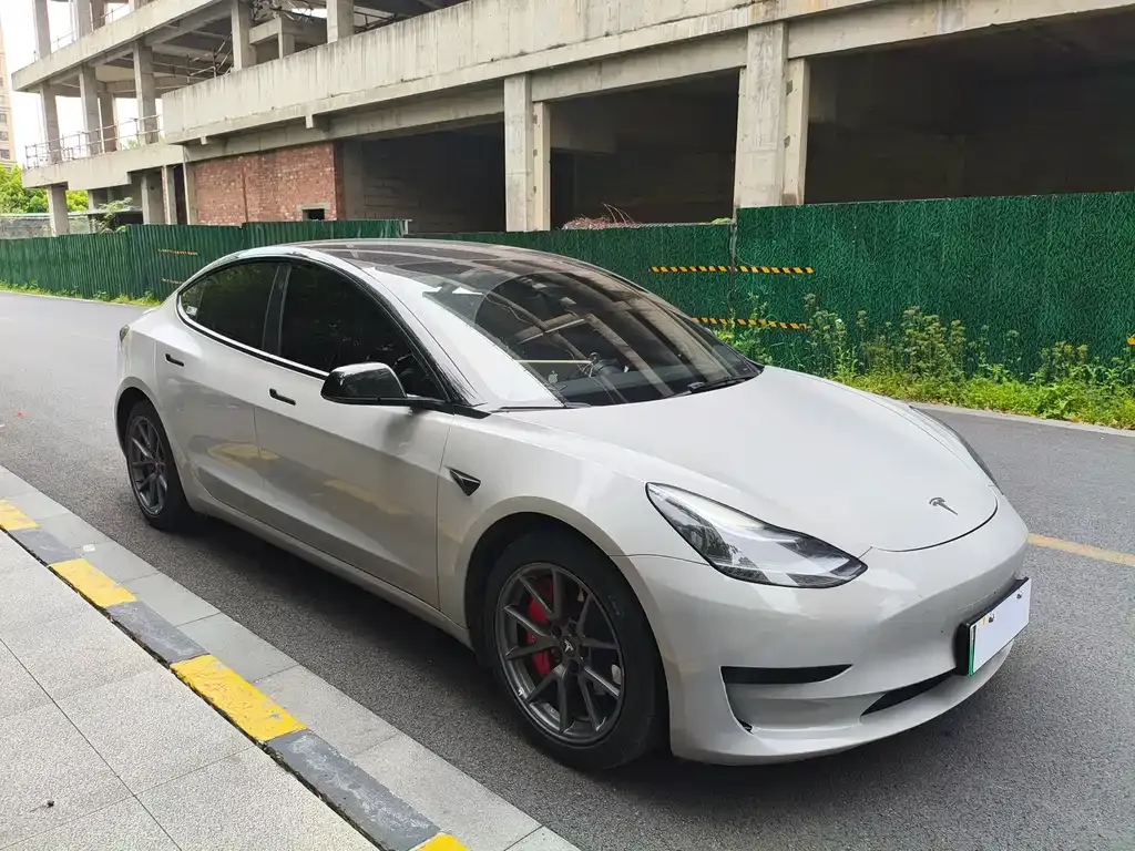Tesla Model 3 — фото 4