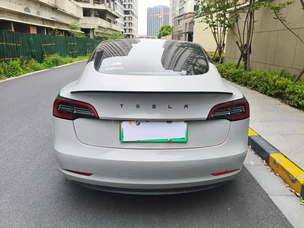 Tesla Model 3 — фото 6