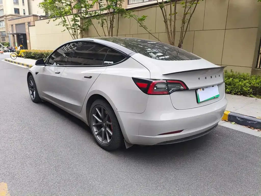 Tesla Model 3 — фото 7