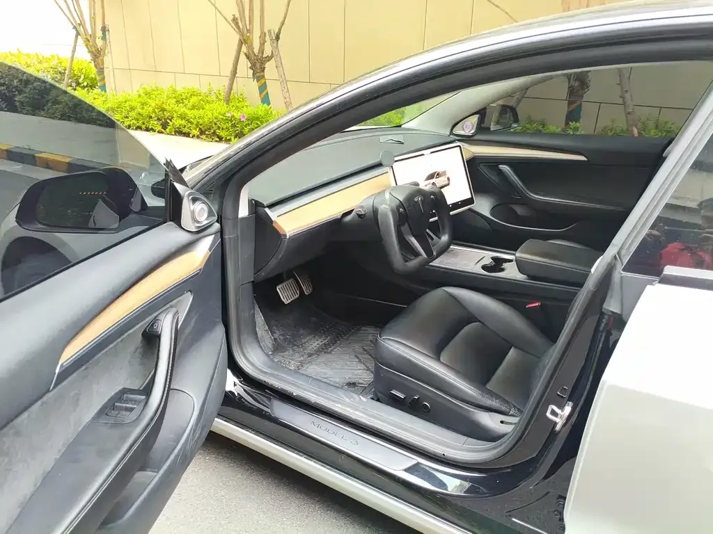 Tesla Model 3 — фото 10
