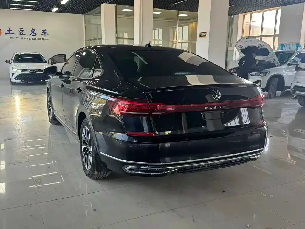 Volkswagen Passat — фото 8