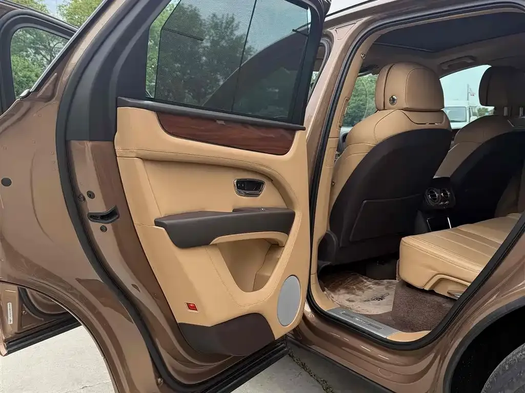 Bentley Bentayga PHEV 2023 из CN, фото 8