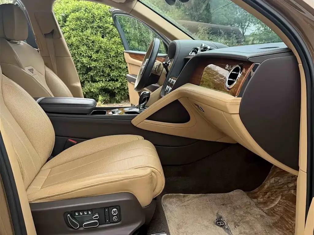 Bentley Bentayga PHEV 2023 из CN, фото 2