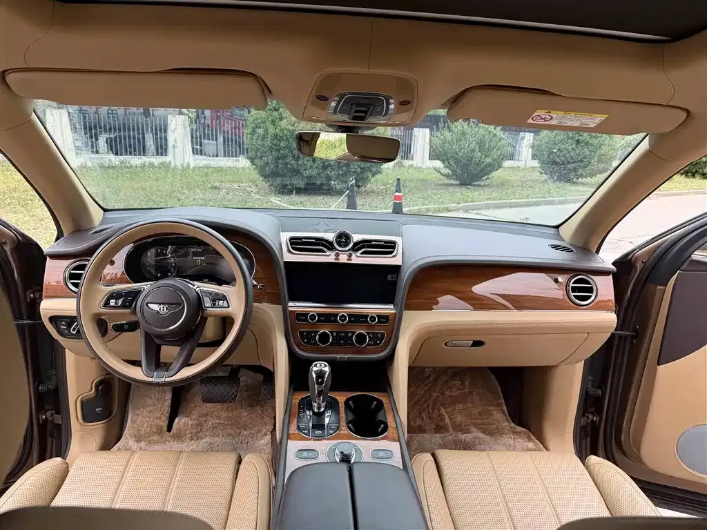 Bentley Bentayga PHEV 2023 из CN, фото 3