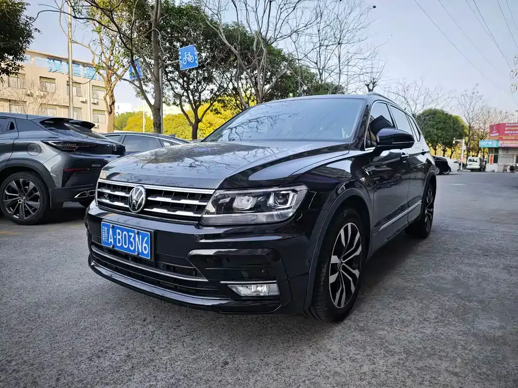 Volkswagen Tiguan L — фото 1