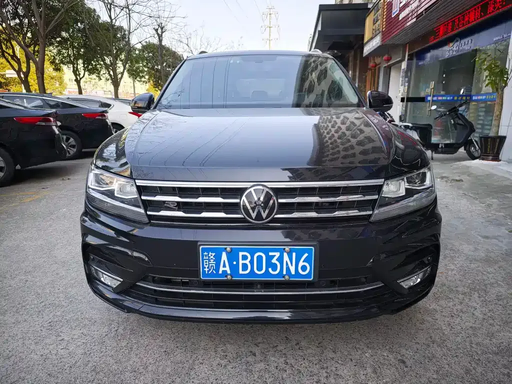 Volkswagen Tiguan L — фото 7