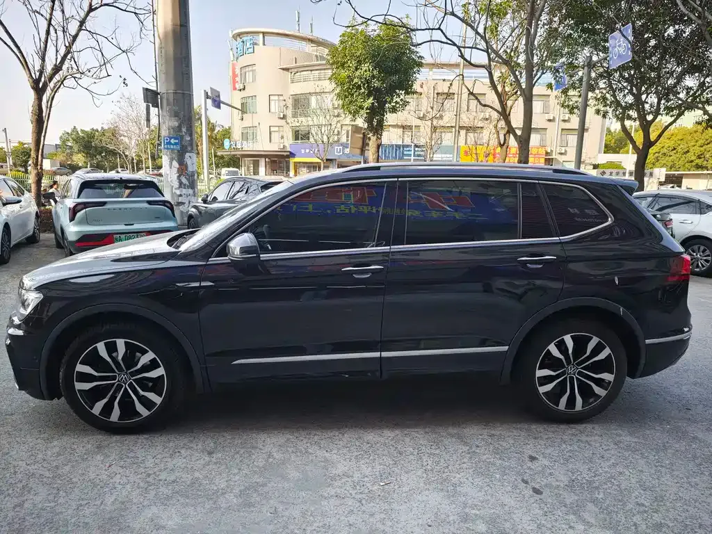 Volkswagen Tiguan L — фото 8
