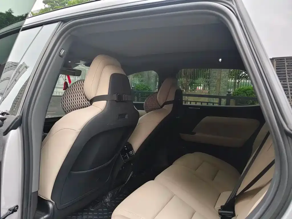 Volvo XC70 Plug-in Hybrid 2025 из CN, фото 9