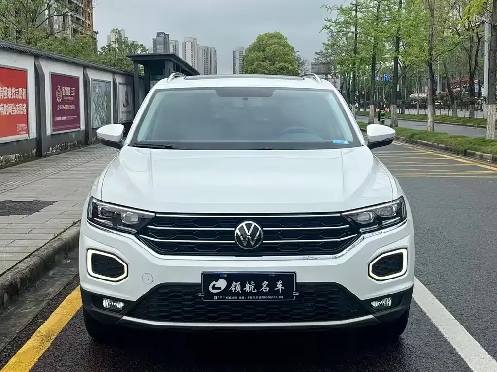 Volkswagen T-Roc — фото 1
