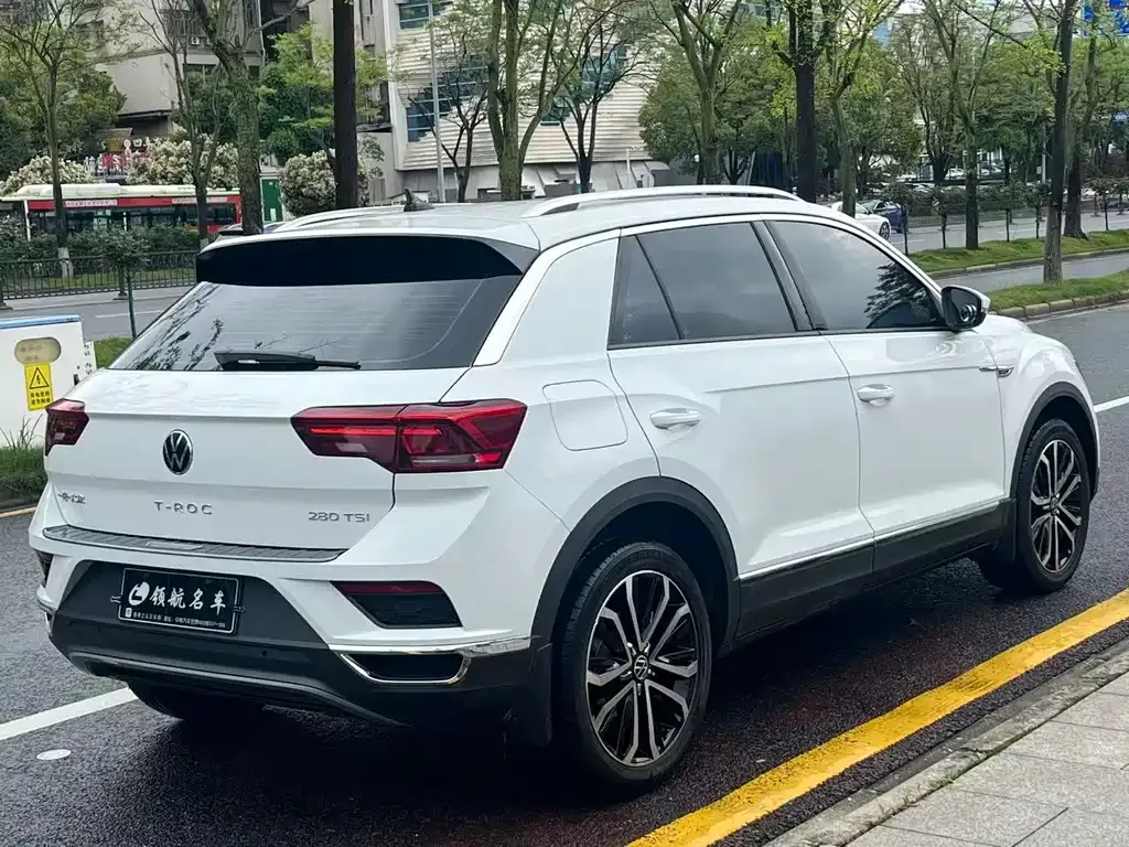 Volkswagen T-Roc — фото 10