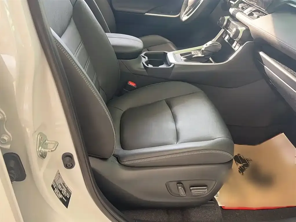 Toyota RAV4 — фото 2
