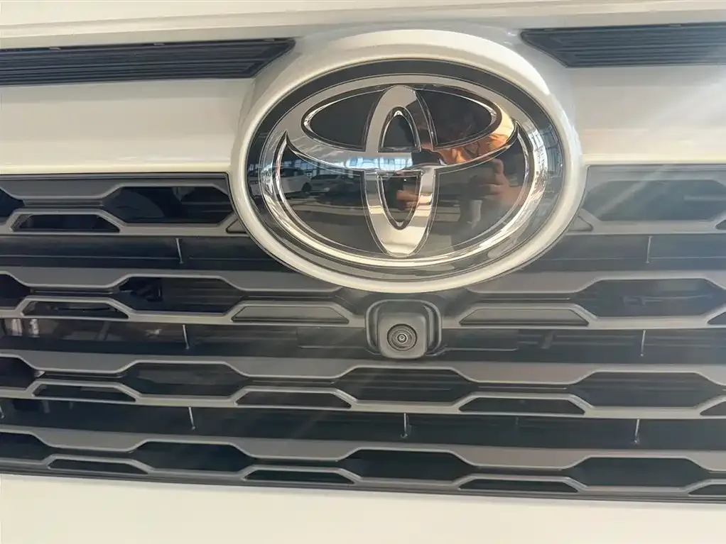 Toyota RAV4 — фото 6