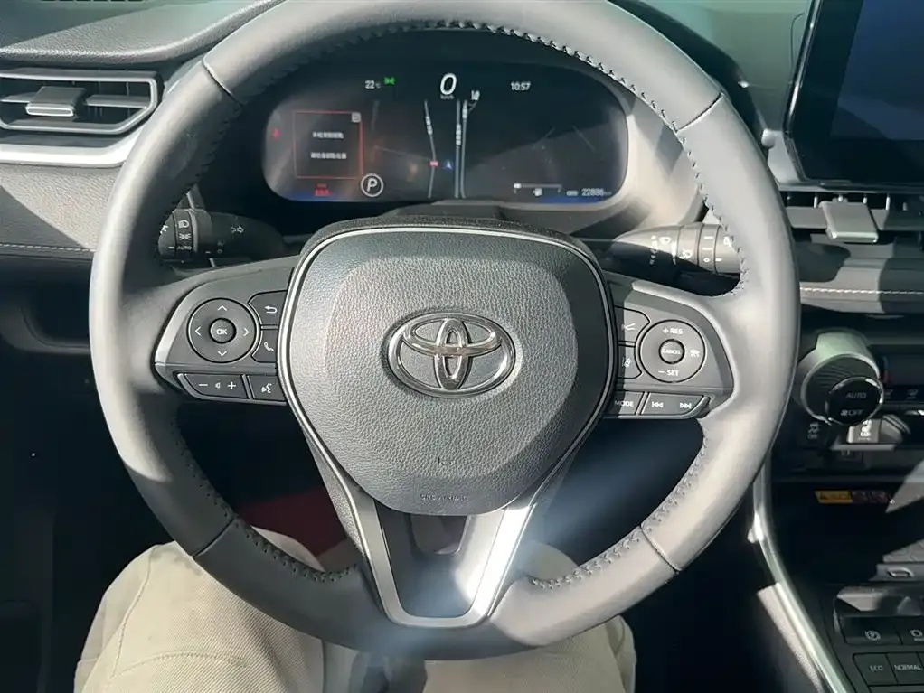 Toyota RAV4 — фото 9