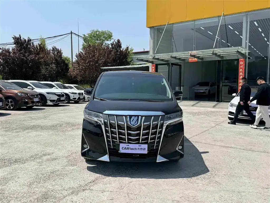 Toyota Alphard — фото 4