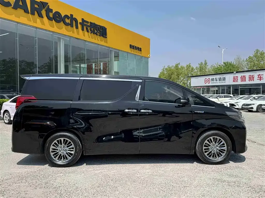 Toyota Alphard — фото 8