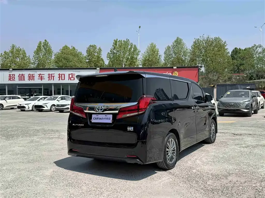 Toyota Alphard — фото 9