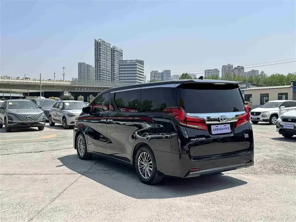 Toyota Alphard — фото 6