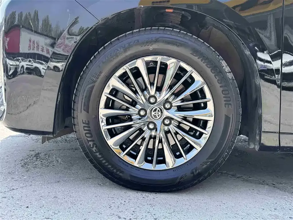 Toyota Alphard — фото 5