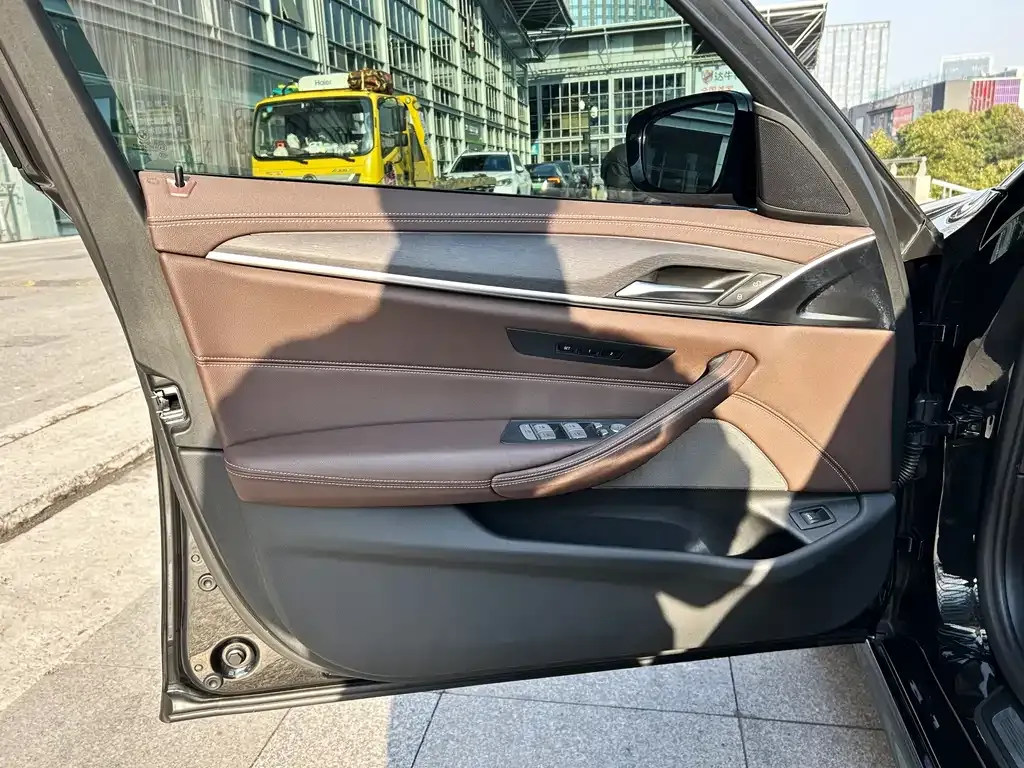 BMW 5 Series — фото 5