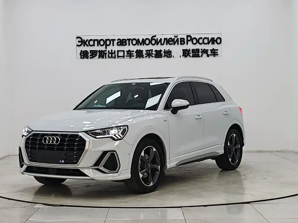 Audi Q3 — фото 1
