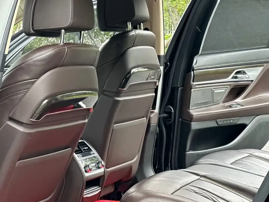 BMW 7 Series 2021 из CN, фото 3
