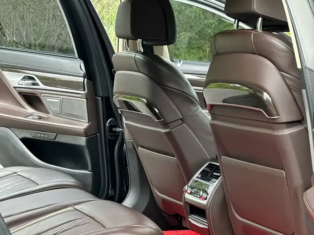 BMW 7 Series 2021 из CN, фото 4
