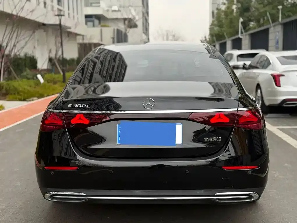 Mercedes-Benz E-Class — фото 9
