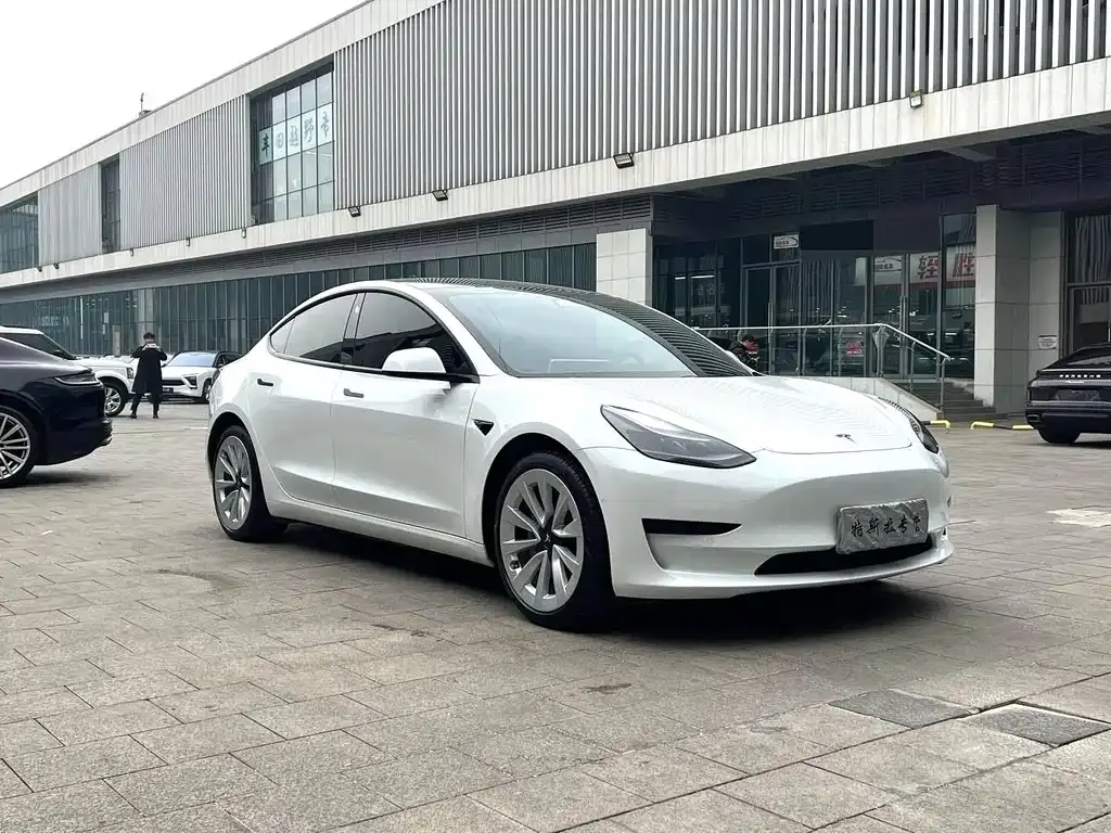 Tesla Model 3 — фото 7