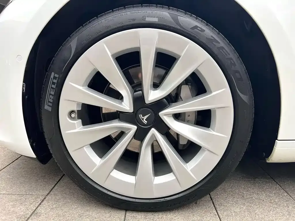 Tesla Model 3 — фото 3