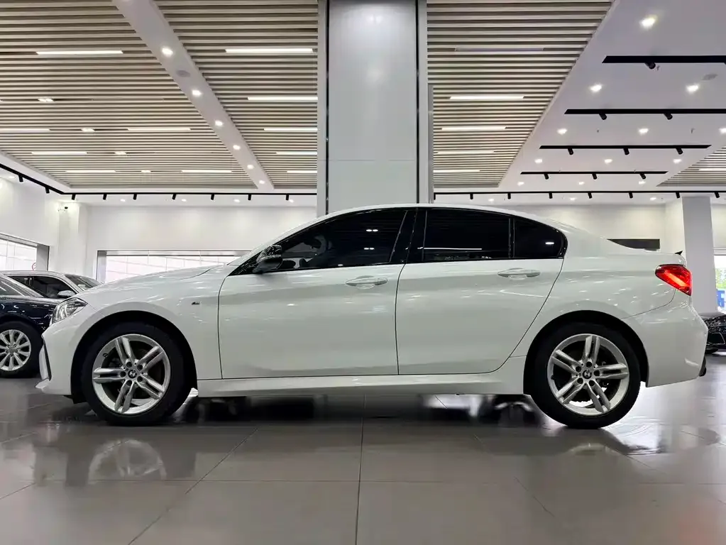 BMW 1 Series 2021 из CN, фото 8