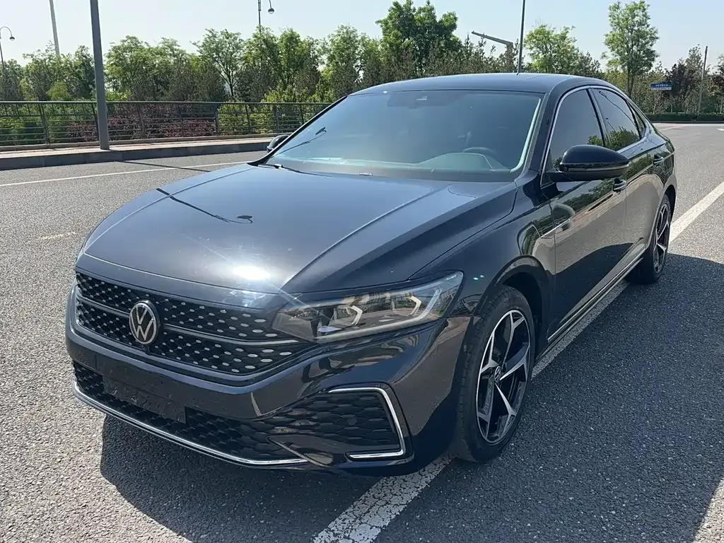 Volkswagen Passat — фото 1