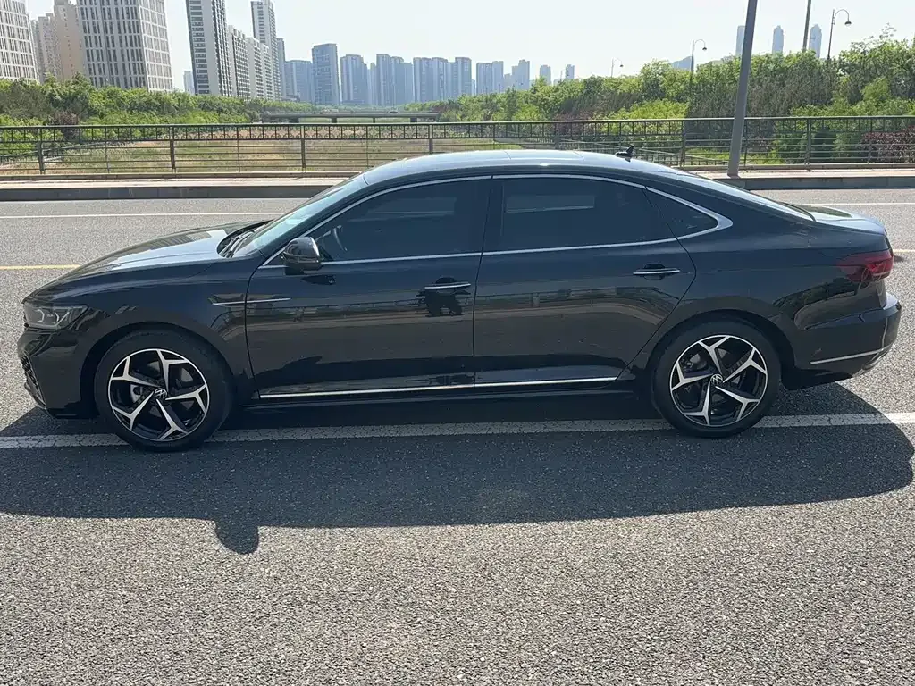 Volkswagen Passat — фото 10