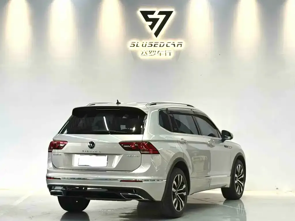 Volkswagen Tiguan L — фото 10