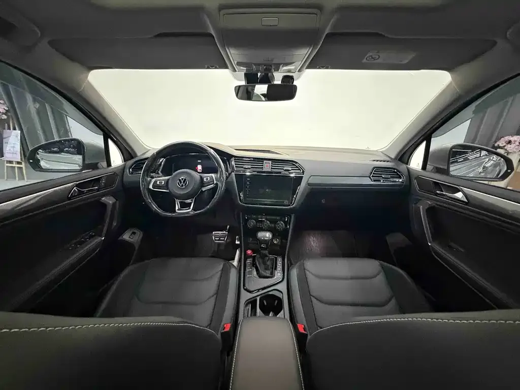 Volkswagen Tiguan L — фото 6