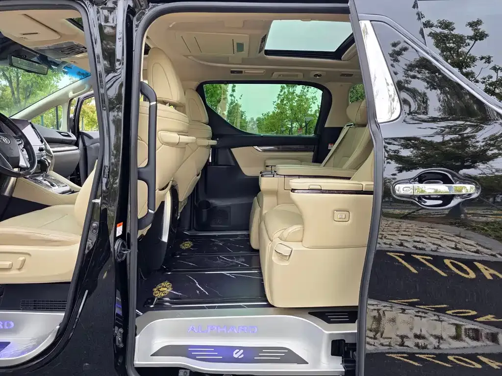 Toyota Alphard — фото 6