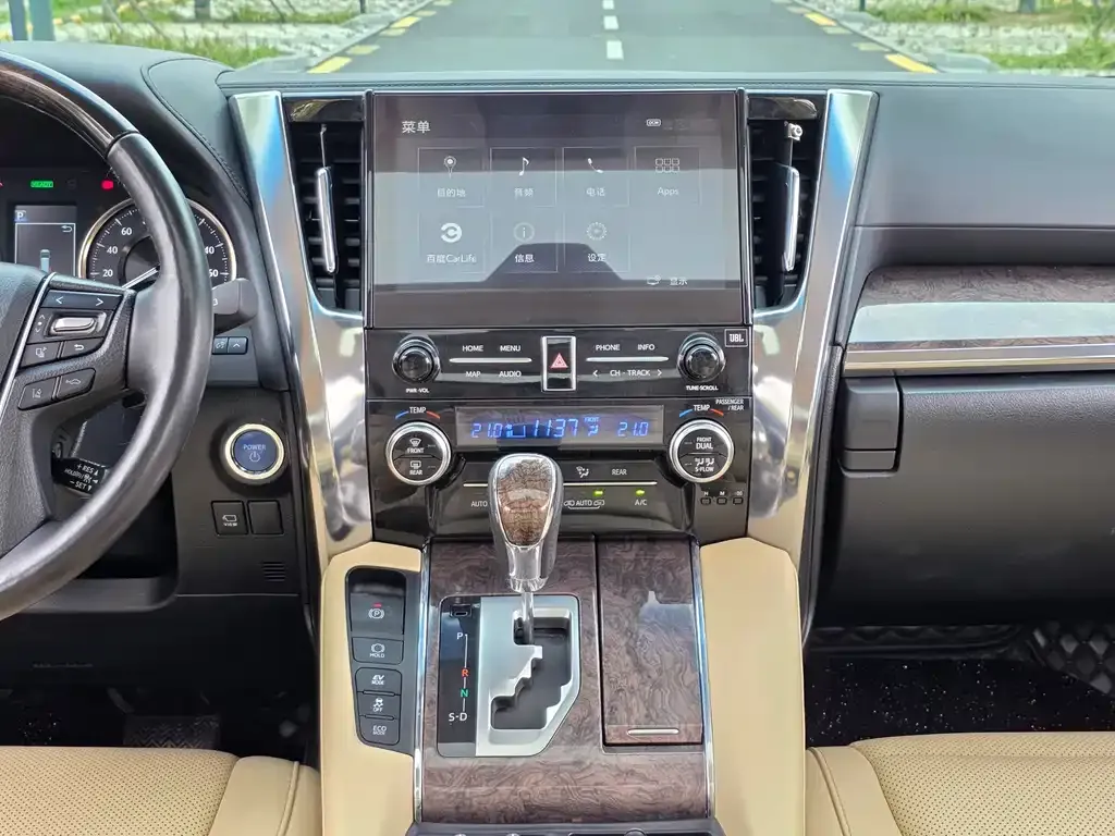 Toyota Alphard — фото 7