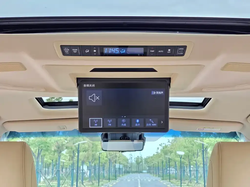 Toyota Alphard — фото 10