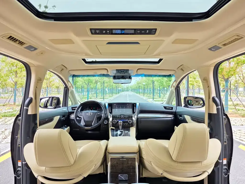 Toyota Alphard — фото 8