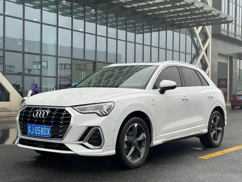 Audi Q3 — фото 1