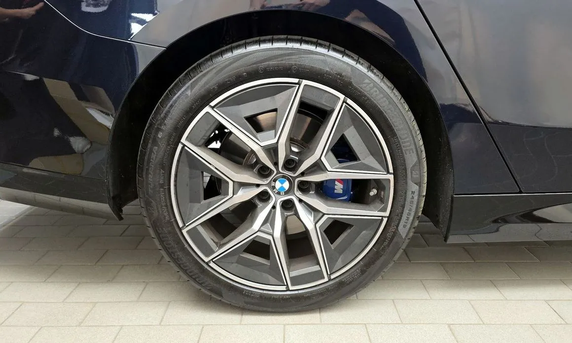 BMW 5-Series — фото 10
