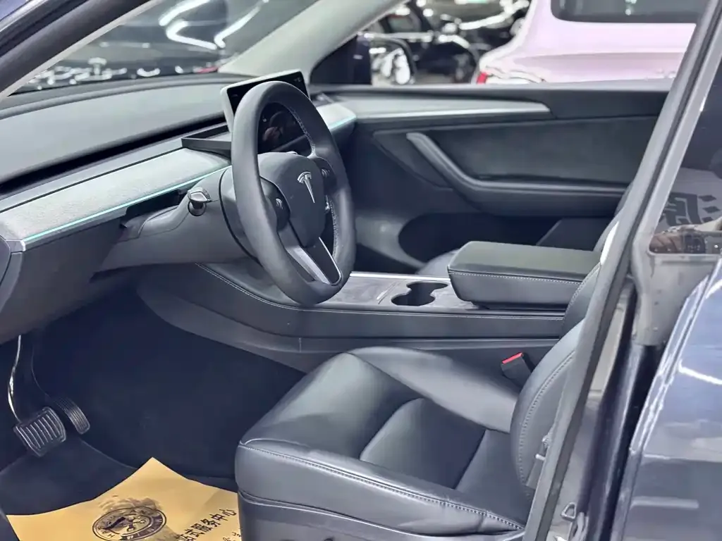 Tesla Model Y — фото 7