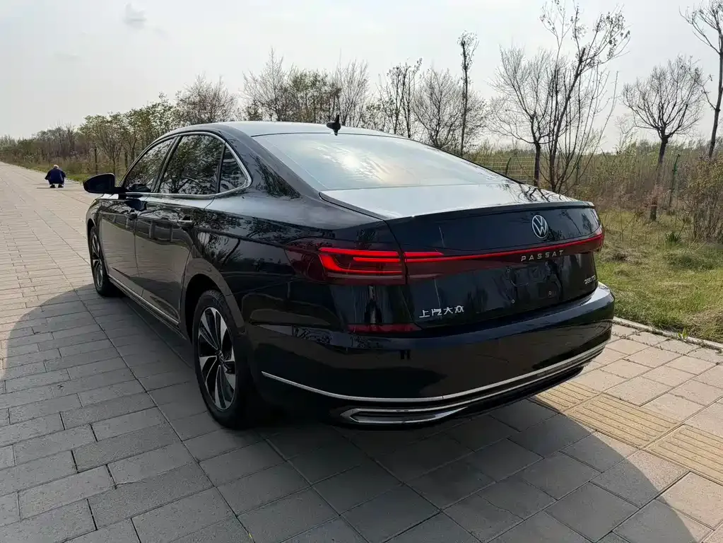 Volkswagen Passat — фото 7