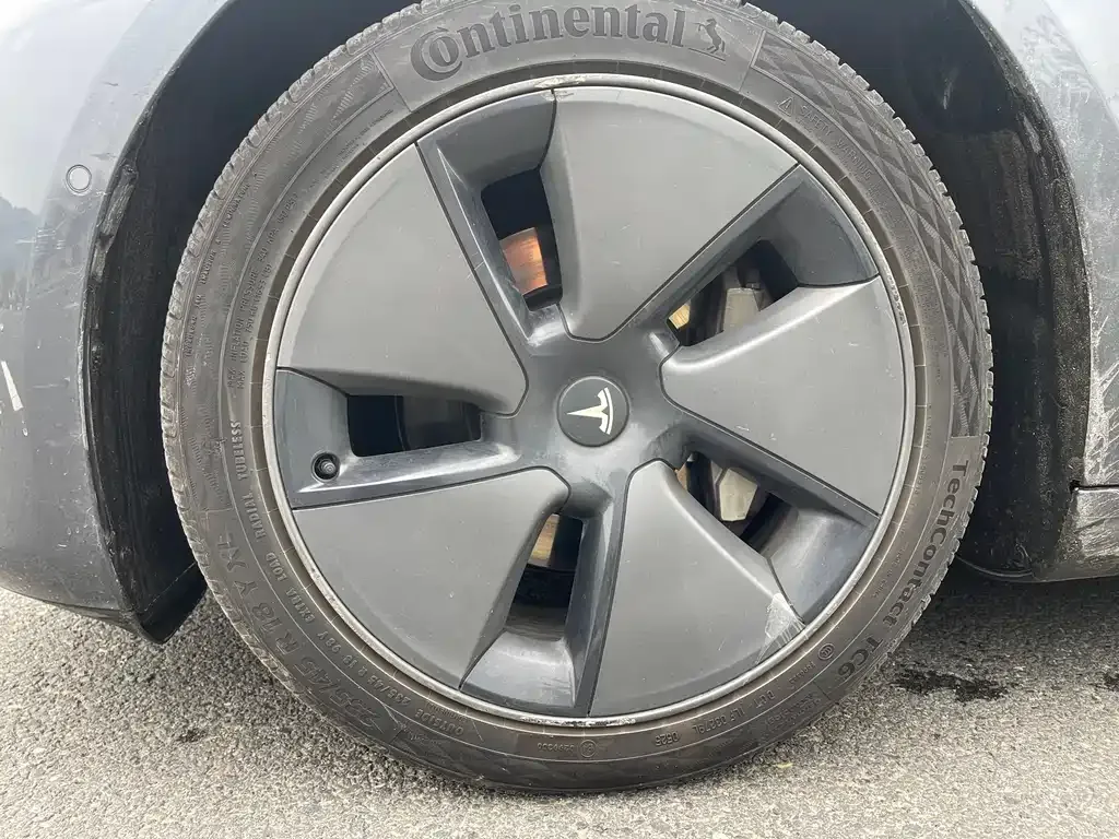 Tesla Model 3 — фото 3