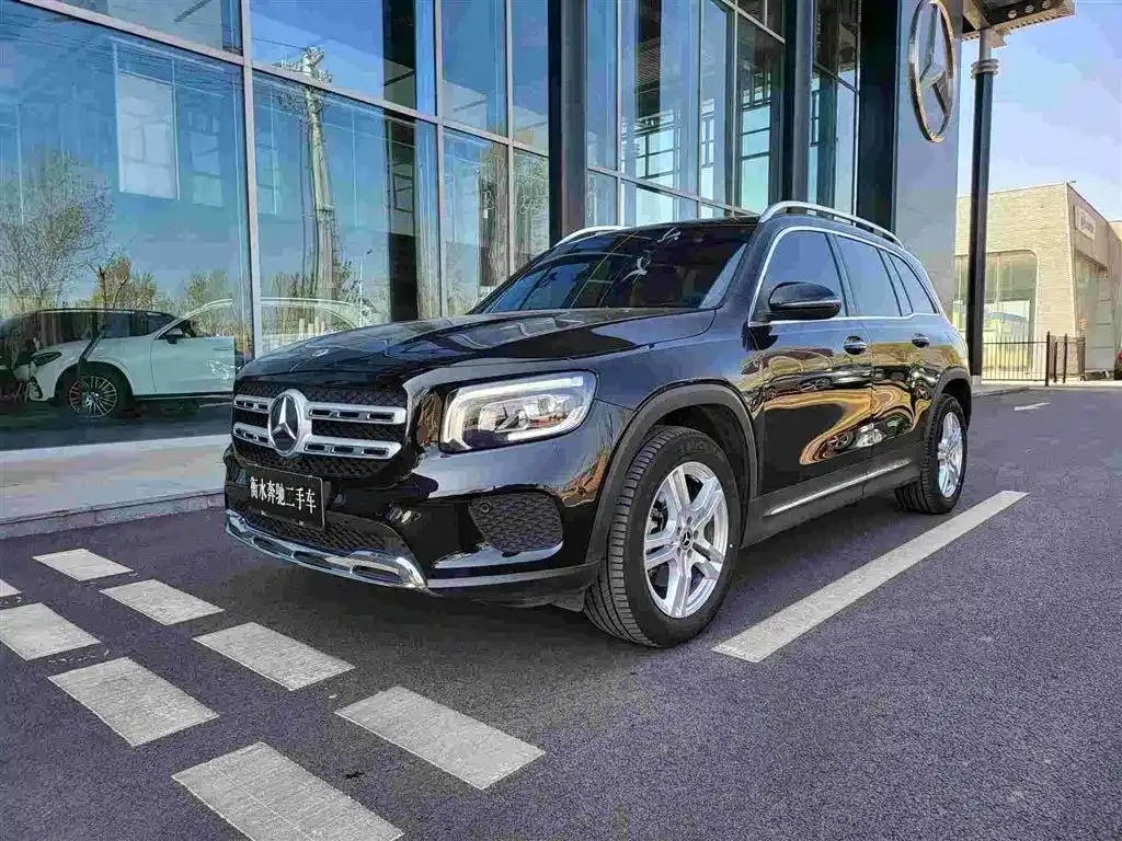 Mercedes-Benz GLB — фото 1