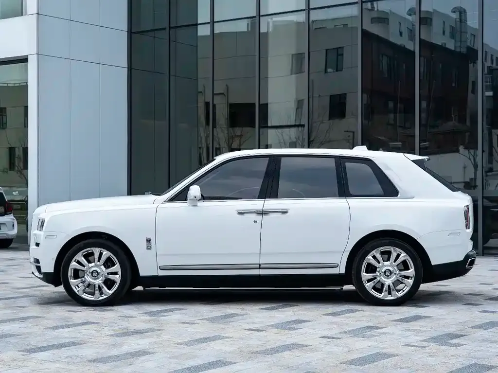 Rolls-Royce Cullinan — фото 9