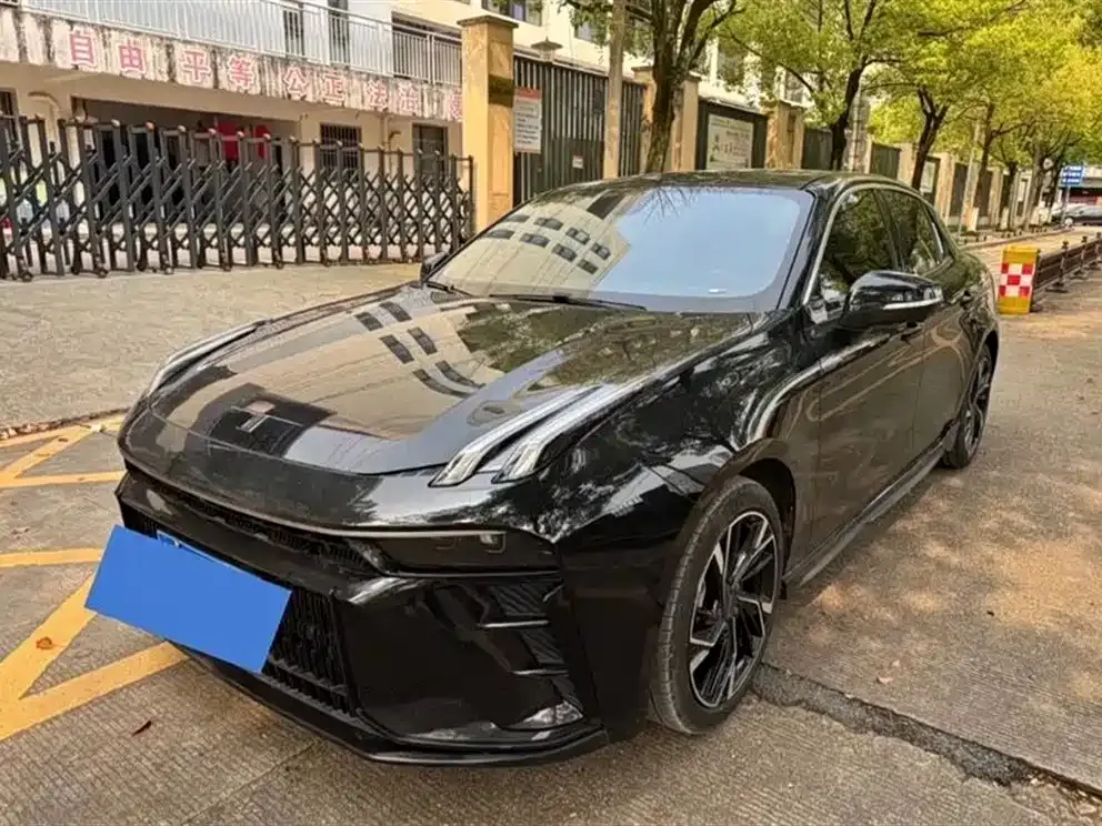 Lynk & Co 03