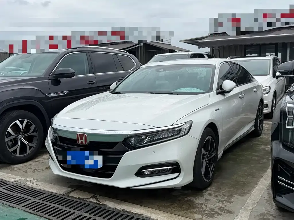 Honda Accord — фото 1