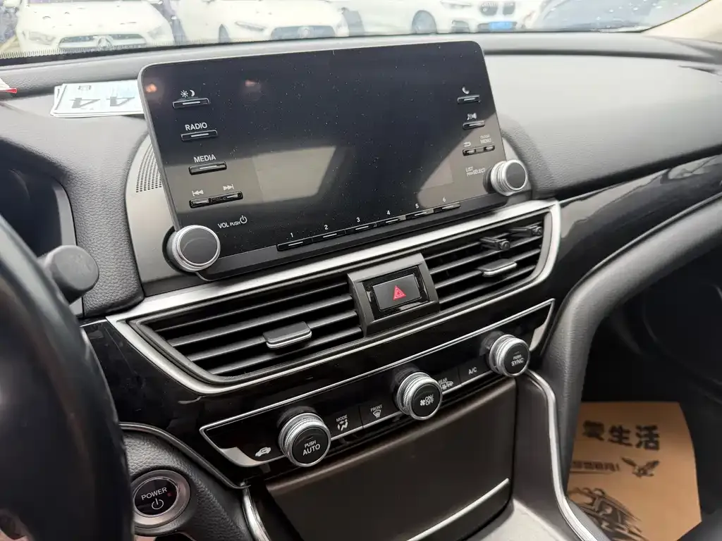 Honda Accord — фото 10